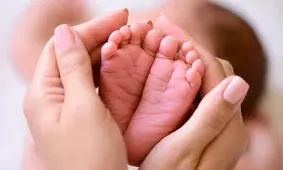 مرگ مشکوک نوزاد در رحم اجاره ای