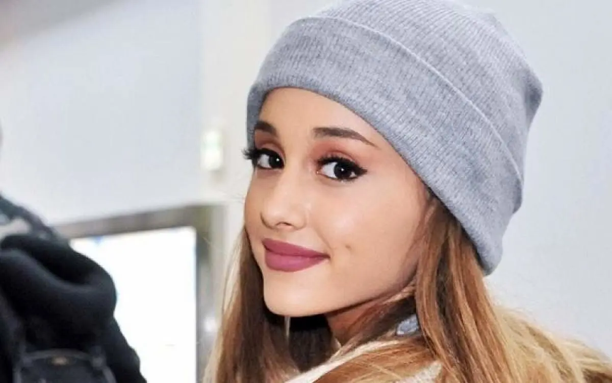 آریانا گرانده با دالتون گومز نامزد کرد