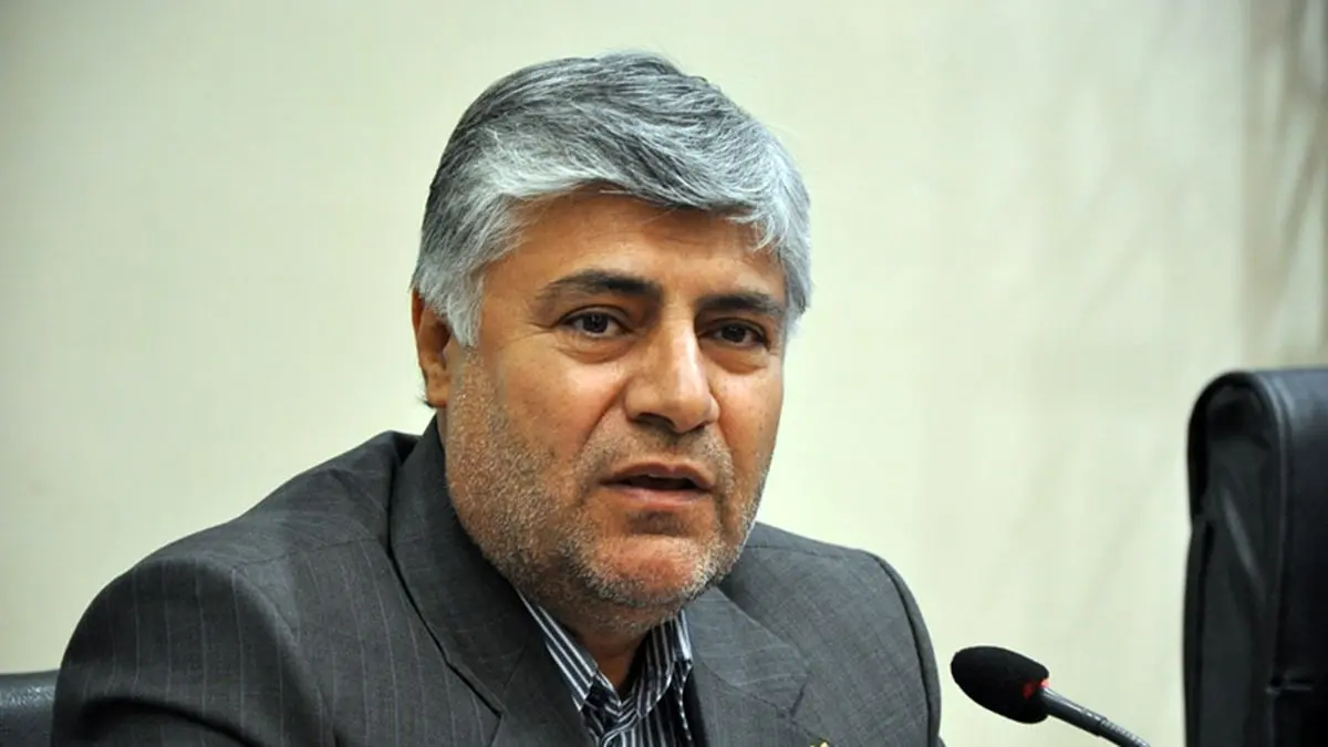 مخالفت نماینده شیراز با واردات واکسن کرونا/ مردم ایران موش آزمایشگاهی نیستند!