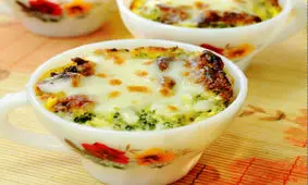 طرز تهیه تخم مرغ فنجانی با کلم بروکلی