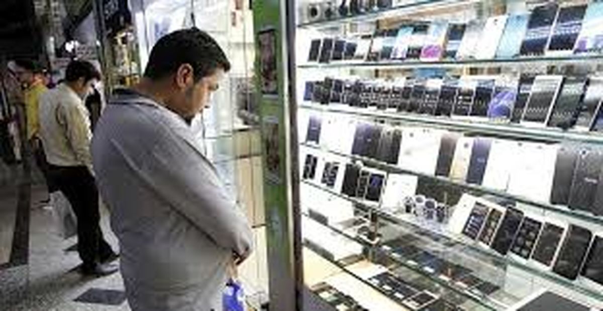 مغازه دارها احتکارکننده تلفن همراه نیستند! / افزایش قیمتها به‌خاطر واردکنندگان است