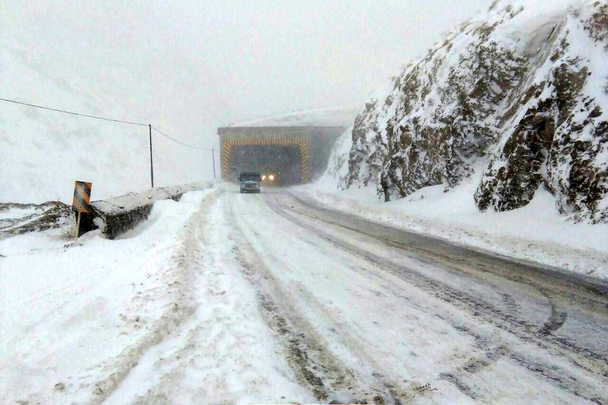 «برف» آزادراه تهران- شمال را بست