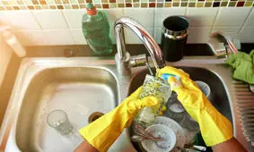 راز خوشبختی در ازدواج شستن ظرفها است!