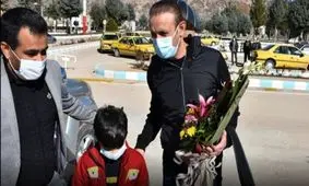 صحبت‌های یحیی گل‌محمدی در منزل مرحوم خورشیدیان، هوادار فقید پرسپولیس/ ویدئو