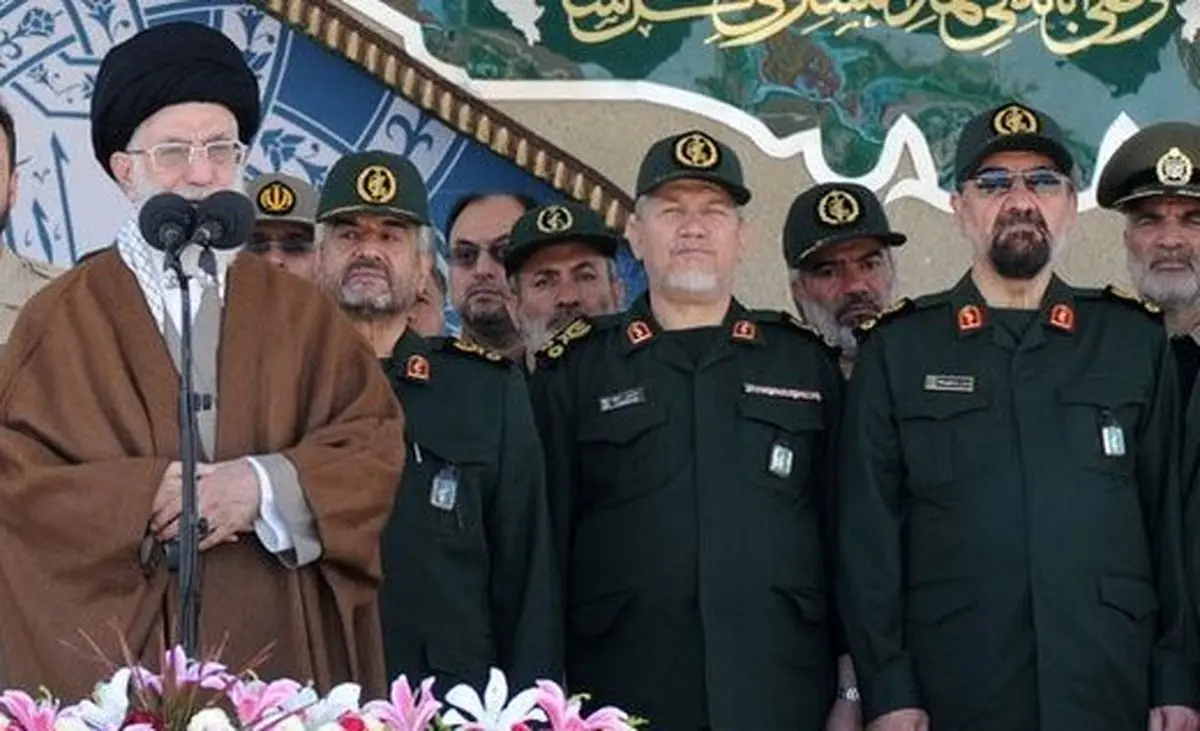 شائبه مخالفت با استعفای محسن رضایی و خروجش از سپاه چه بود؟/ ماجرای گفتگوی خصوصی با رهبر انقلاب