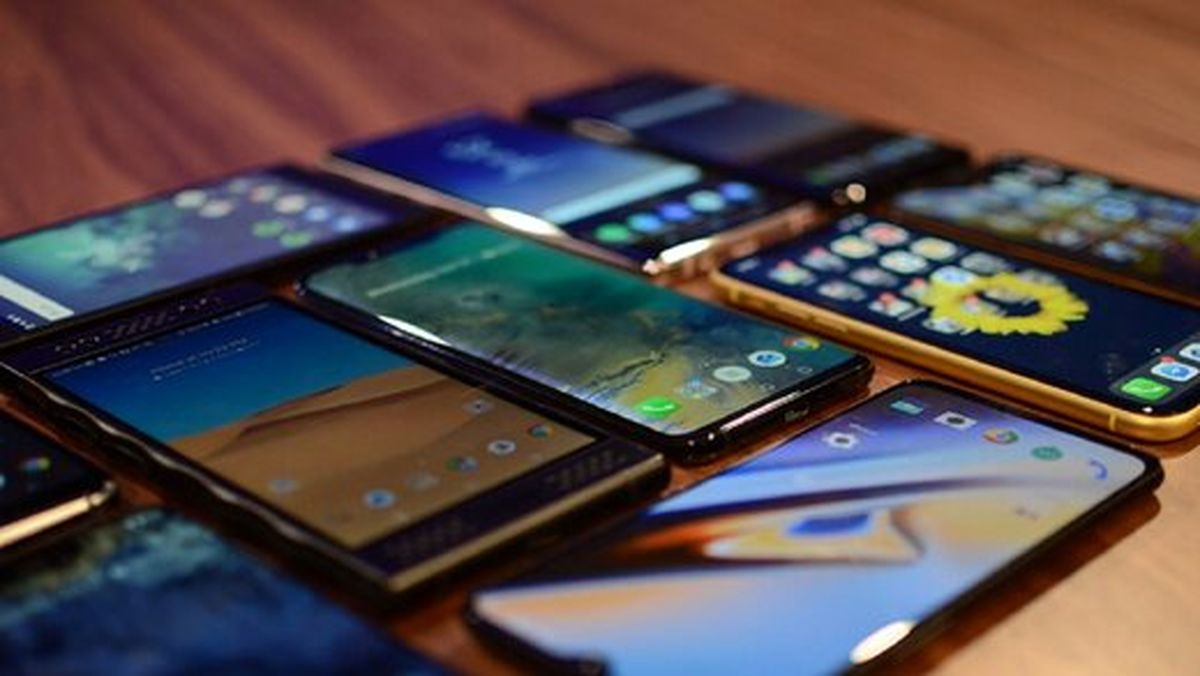 فروش گوشی های وارداتی با سودهای کلان / پیشی گرفتن تقاضا از عرضه در بازار گوشیهای وارداتی