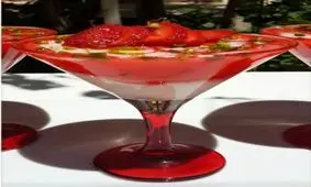 طرز تهیه محلبی توت فرنگی