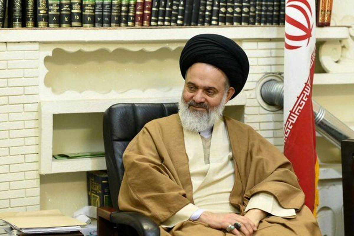 بعضی از طلبهها زمانشناس نیستند؛ با یک موضعگیری نابجا، جامعه را بهم میریزند