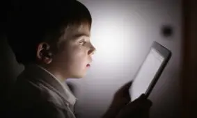 تبعات مخرب دنبال کردن صفحات مجازی بی‌محتوا
