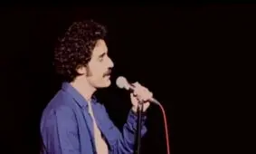 وقتی یک خواننده، سرباز می‌شود یا یک سرباز، خواننده می‌شود/ ویدئو