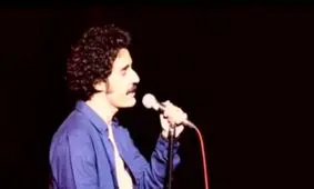 وقتی یک خواننده، سرباز می‌شود یا یک سرباز، خواننده می‌شود/ ویدئو