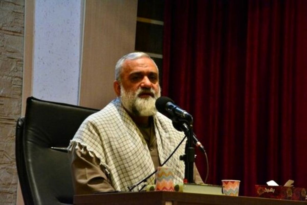 جای مرحوم سید احمد خمینی در سال ۸۸ خالی بود