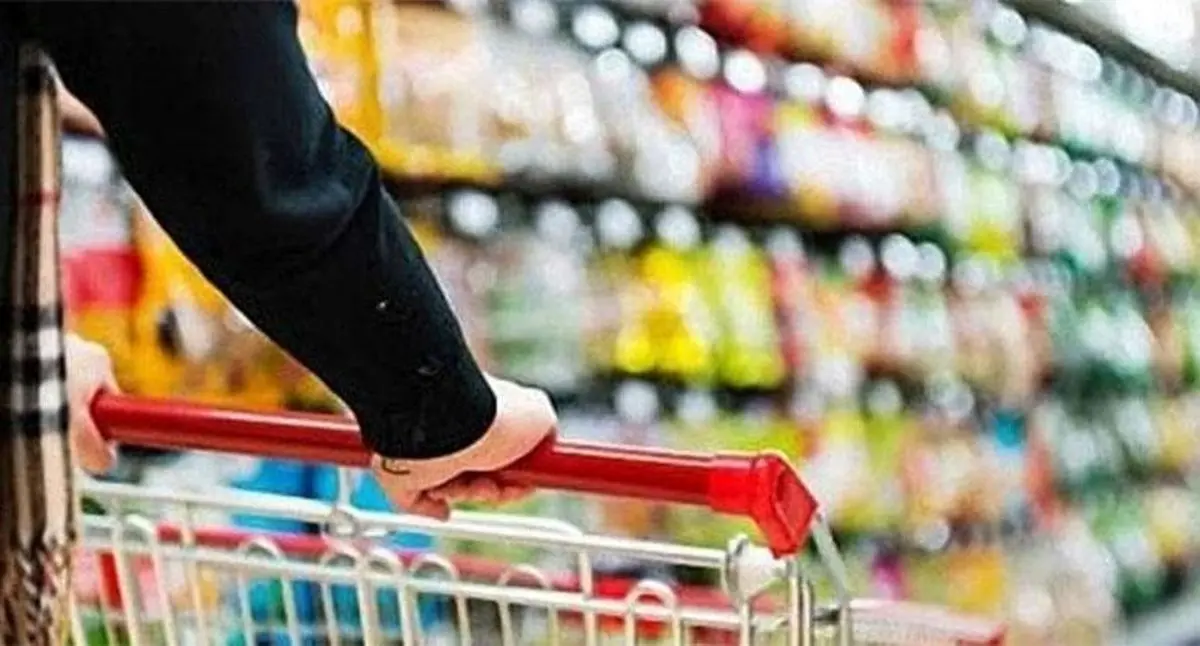 قیمت به دلار، دستمزد به ریال