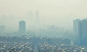 تهران قرمز زیر آسمان سیاه
