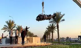 انتقال خودروهای سردار سلیمانی و ابومهدی المهندس به محل شهادت‌شان/ عکس