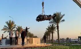انتقال خودروهای سردار سلیمانی و ابومهدی المهندس به محل شهادت‌شان/ عکس
