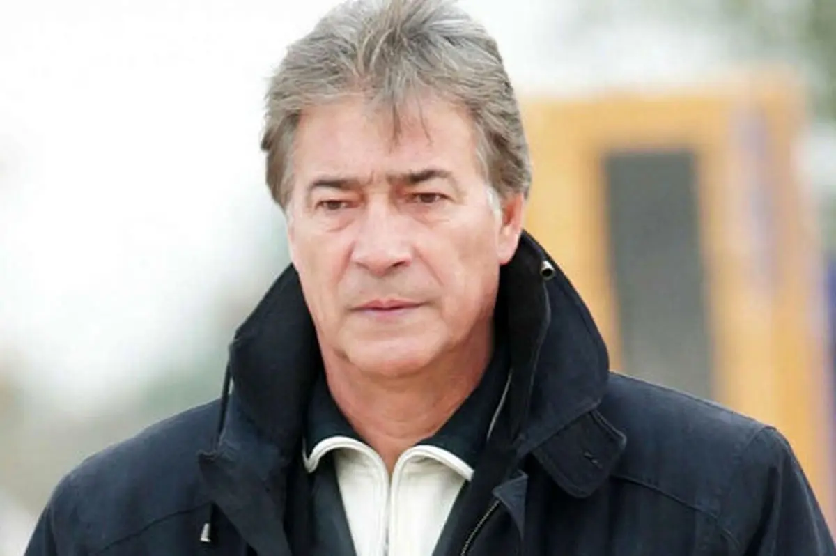 تصویری دیده نشده از ناصر حجازی در کنار پدر و مادر/ عکس