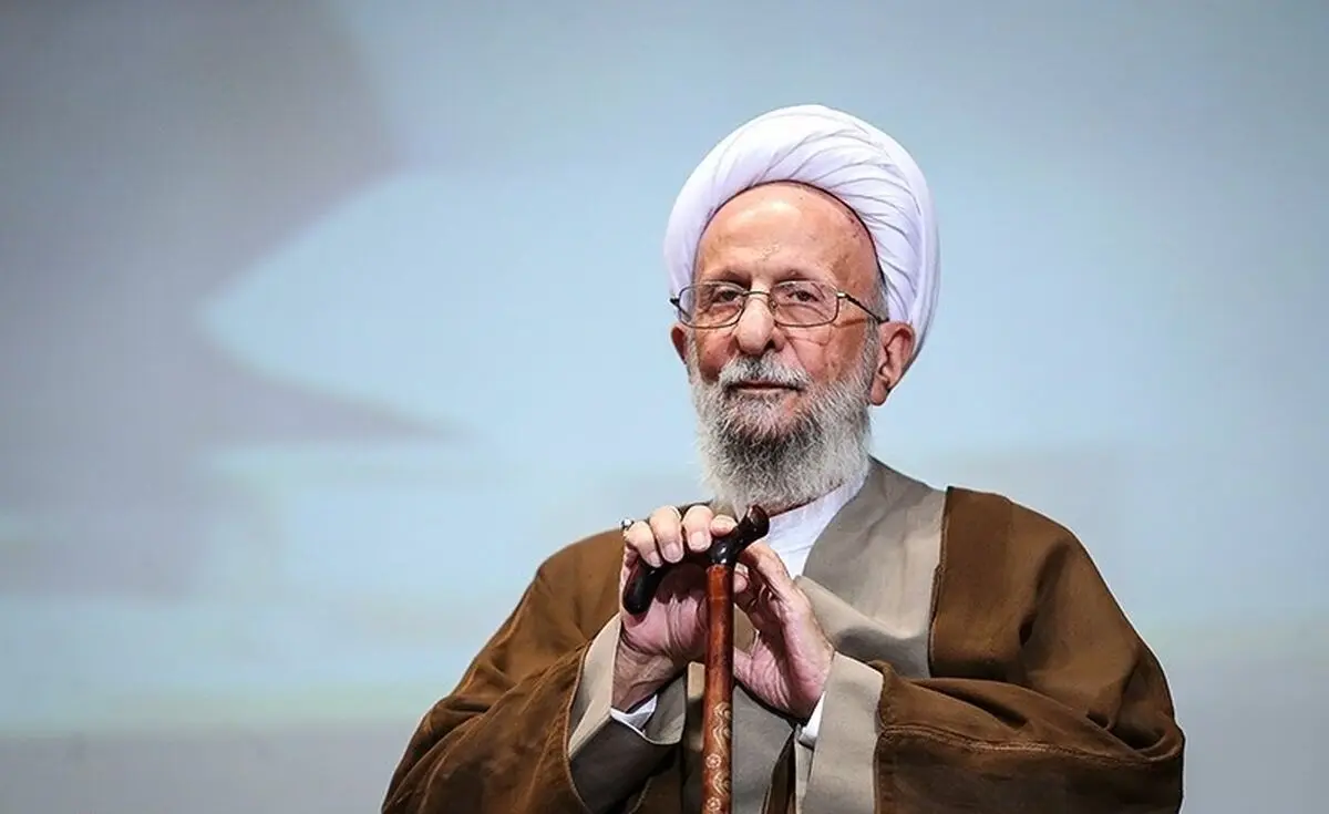 مسئول دفتر آیت‌الله مصباح یزدی:‌ وضعیت عمومی آیت‌الله مساعد ‌شد‌/ روند درمان در منزل ادامه دارد