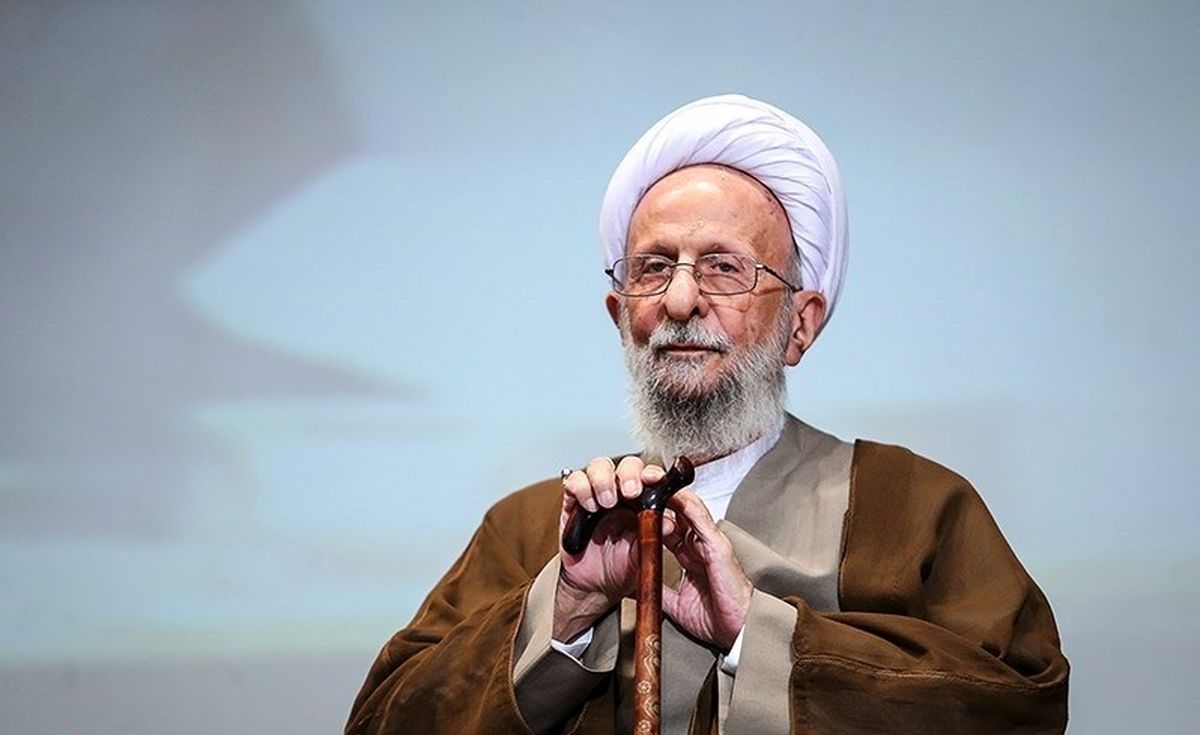 مسئول دفتر آیتالله مصباح یزدی: وضعیت عمومی آیتالله مساعد شد/ روند درمان در منزل ادامه دارد