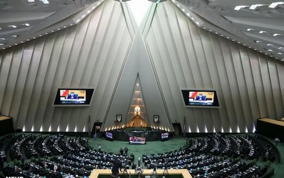 جنجال یک نماینده احمدی نژادی در صحن مجلس به‌خاطر اردوغان/ نمایندگان آذری: صحن را ترک می کنیم/ ویدئو