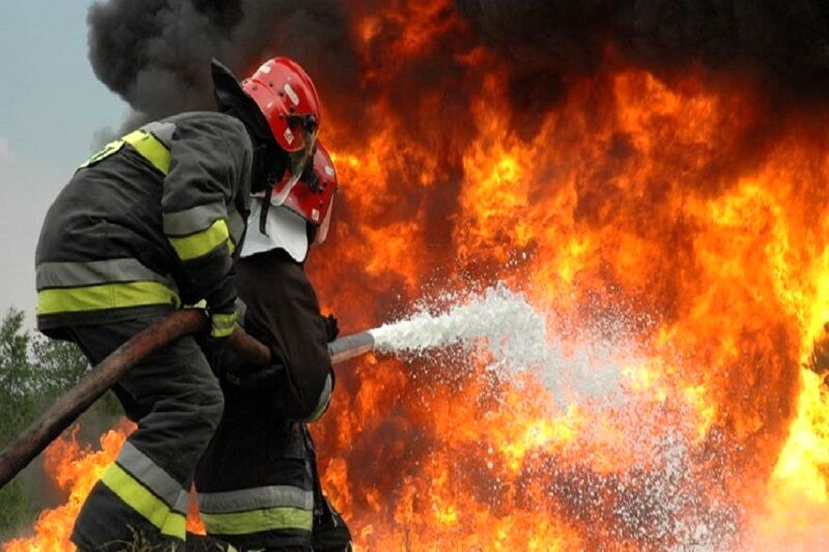 نجات ١٥ نفر در آتش‌سوزی پاساژ نیکنام رباط‌کریم
