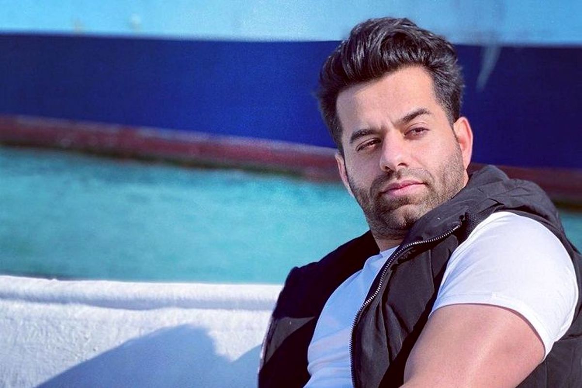 عکسی جالب از رضا بهرام در کنار مادرش