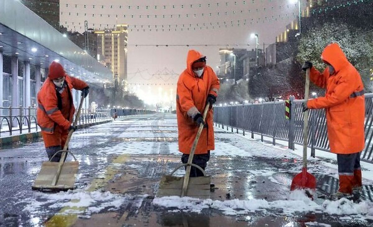 شهرداری مشهد خواستار مشارکت شهروندان در یخ‌زدایی معابر فرعی شد