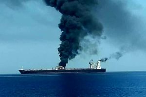 انفجار یک کشتی در نزدیکی سواحل عربستان/ کشتی متعلق به انگلیس است