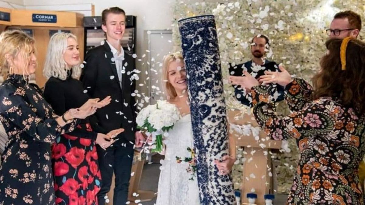 دختری با فرش خانه خود ازدواج کرد!
