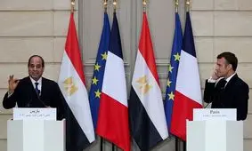 نویسنده ایتالیایی در اعتراض به اعطای نشان افتخار فرانسه به سیسی، نشان خود را پس داد