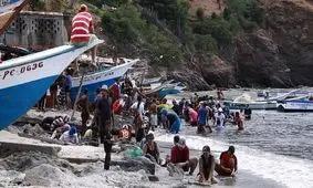 پیداشدن مرموز صد‌ها قطعه جواهر در ساحل دریا!