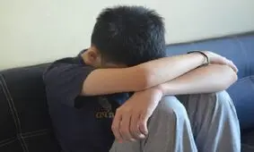 فاجعه خودکشی پسر ۱۲ ساله مقابل دوربین؛ چرا به اینجا رسیدیم؟/ وقتی از در و دیوار عامل خودکشی می‌بارد