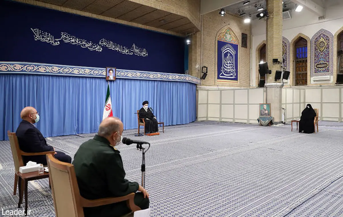 ترجمه آیه نصب شده در دیدار خانواده شهید سلیمانی با رهبر انقلاب