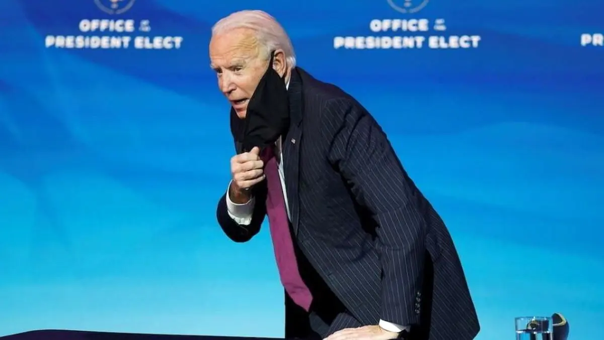 جو بایدن و مایک پنس واکسن کرونا می زنند