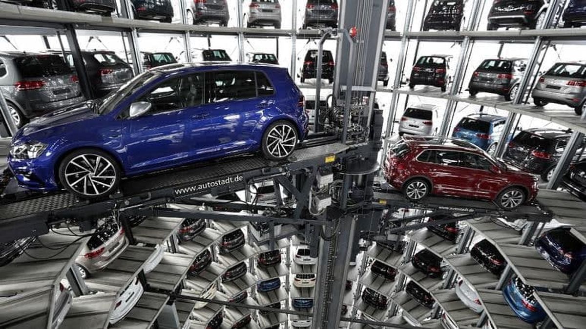 افت فروش مرسدس بنز از بی‌ام‌دبلیو پیشی گرفت؛ کاهش ۱۳ درصدی خریدار خودرو در اروپا 