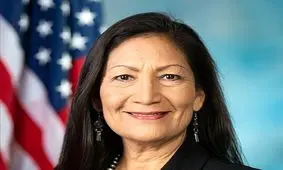 یک زن سرخ‌پوست، وزیر کشور آمریکا می‌شود