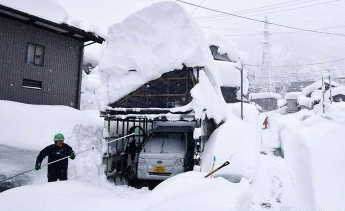 تصاویری از بارش شدید برف در ژاپن/ عکس