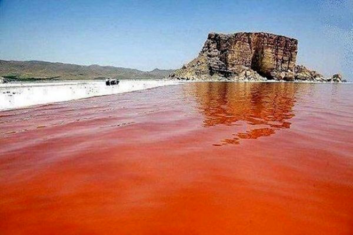 دریاچه ارومیه دوباره قرمز شد
