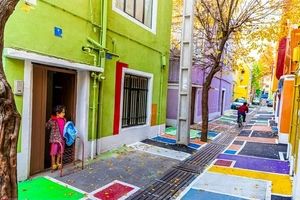 رنگی‌ترین کوچه شهر تهران را ببینید