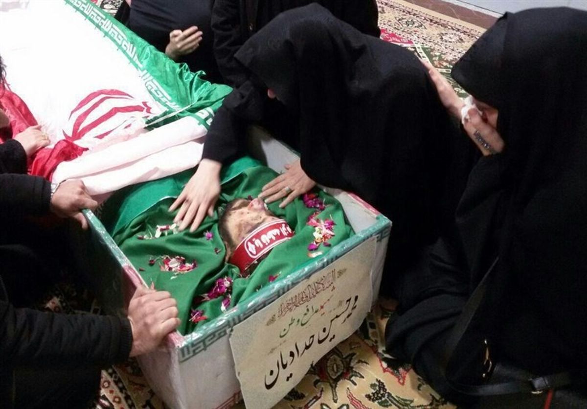 مادر شهید حدادیان خطاب به پدر روحالله زم: نباید از خجالت سر بلند کنید!/ اعلام برائتنکردن از پسرتان یعنی تأیید جنایات او