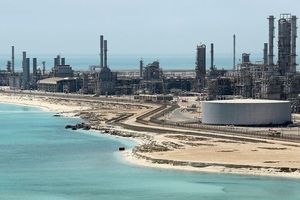 پایان عصر طلایی تولید کنندگان نفت / روزهای خوش دولت های عرب خلیج فارس رو به پایان است؟