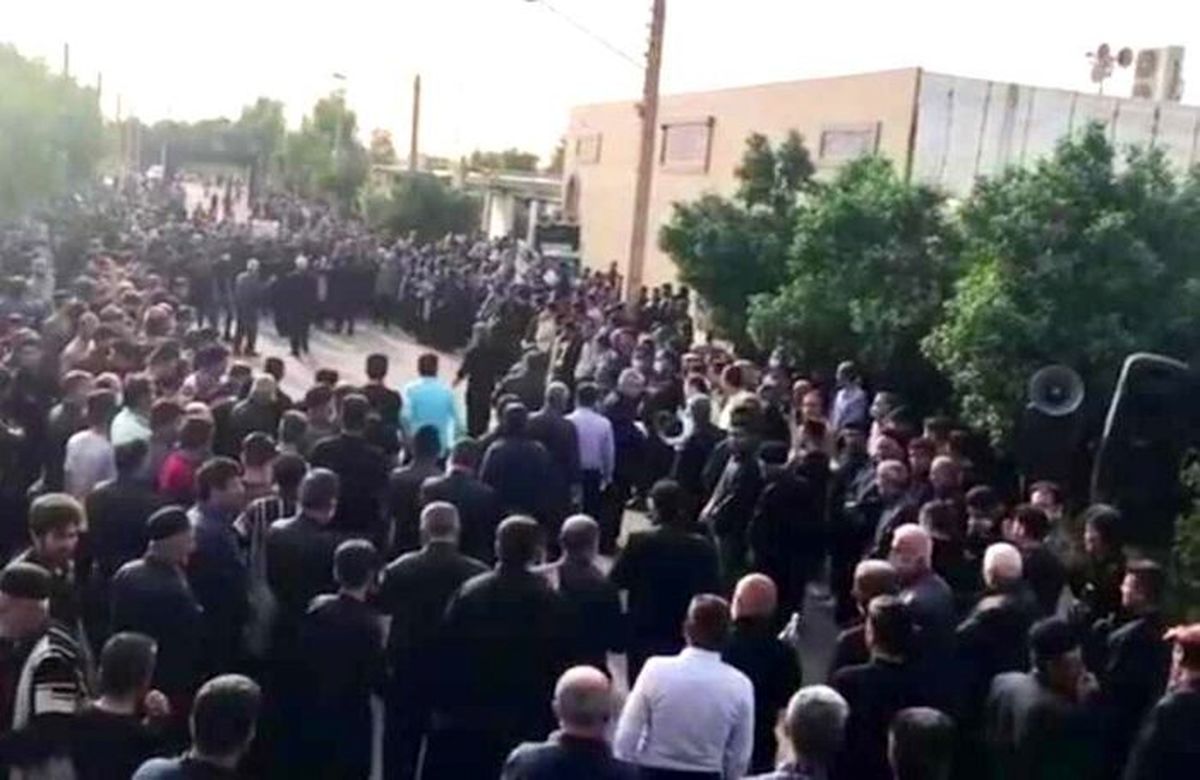 بیتوجهی به پروتکلهای بهداشتی و مراسم یادبود سه هزار نفری در دزفول