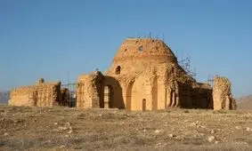 کاخ جهانی اردشیر در محاصره مزارها