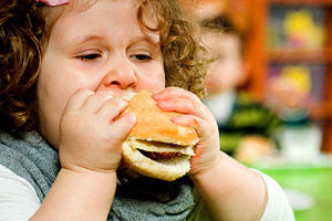 مهم ترین عوامل چاقی کودکان را بشناسیم