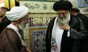 اقامه نماز رهبر انقلاب بر پیکر آیت‌الله مصباح یزدی/ عکس