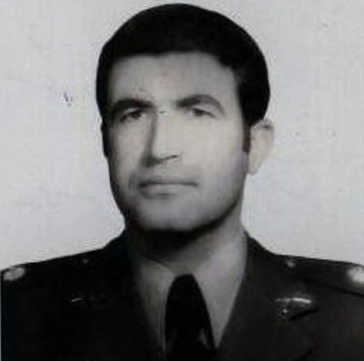 کدام فرمانده ارتش با یک گردان در برابر ۱۲ گردان کماندوی بعثی ایستاد؟