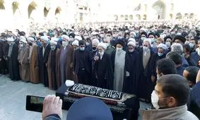 پیکر آیت‌الله مصباح یزدی در حرم حضرت معصومه(س) آرام گرفت/ عکس و ویدئو