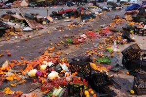 ماجرای حمله افراد نقابدار به بازار دستفروشان میوه و تره بار اهواز/ ویدئو