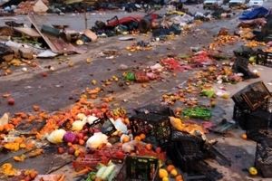 ماجرای حمله افراد نقابدار به بازار دستفروشان میوه و تره بار اهواز/ ویدئو