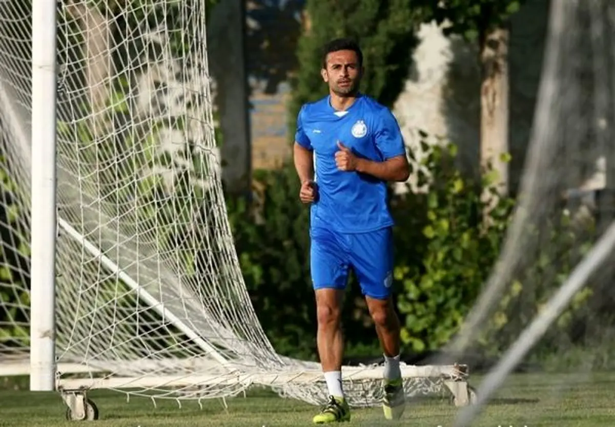 تصویری از هافبک استقلال در اتاق عمل